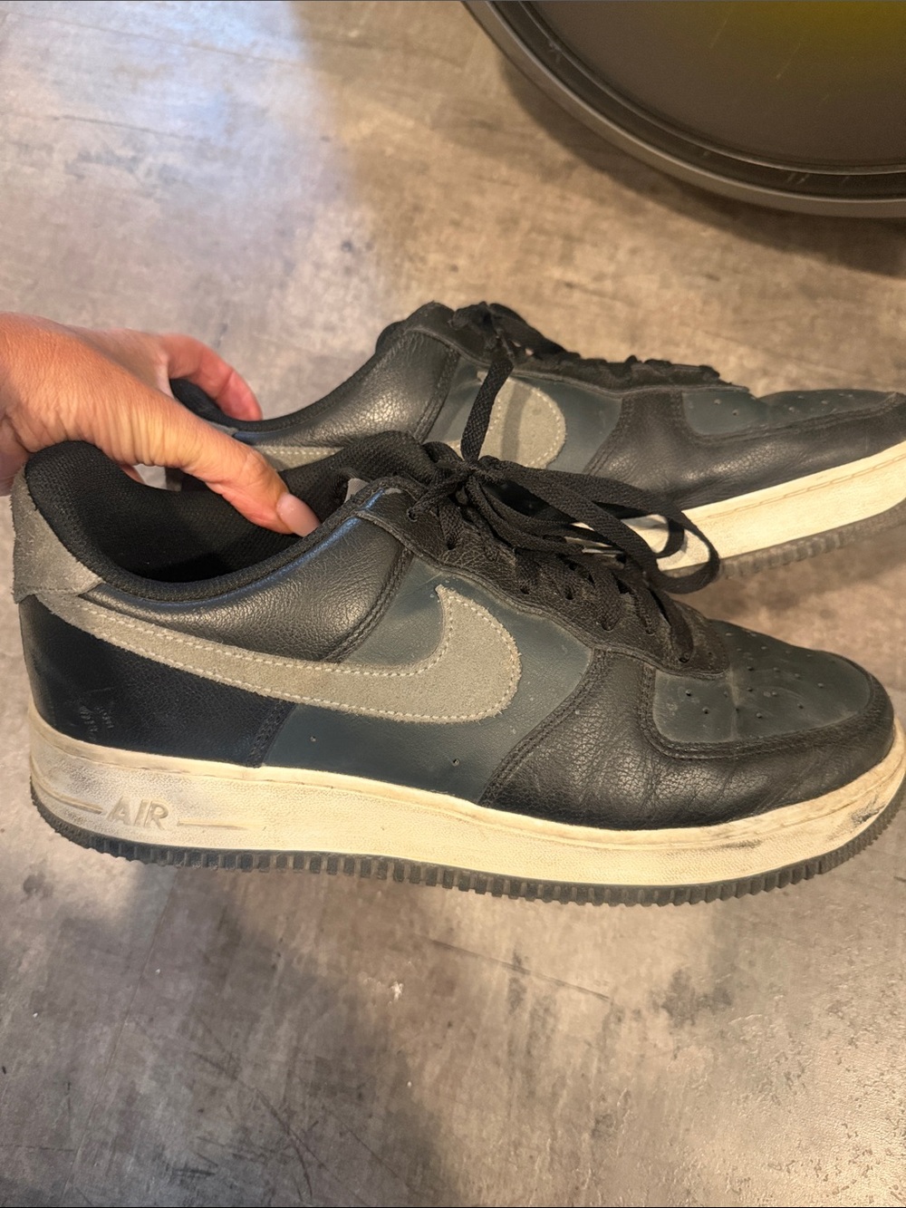 Nike Men's Low-Top Sneakers in Black and Gray